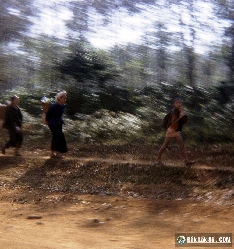 030 Ban Me Thuot, Montgnards on the move