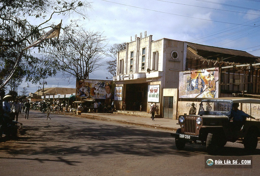 01. Rạp Lo Do – Trên đường Quang Trung – 1965 