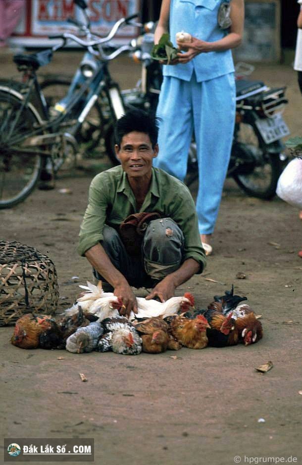 hinh doc ve cho buon ma thuot hon 30 nam truoc Hinh 6