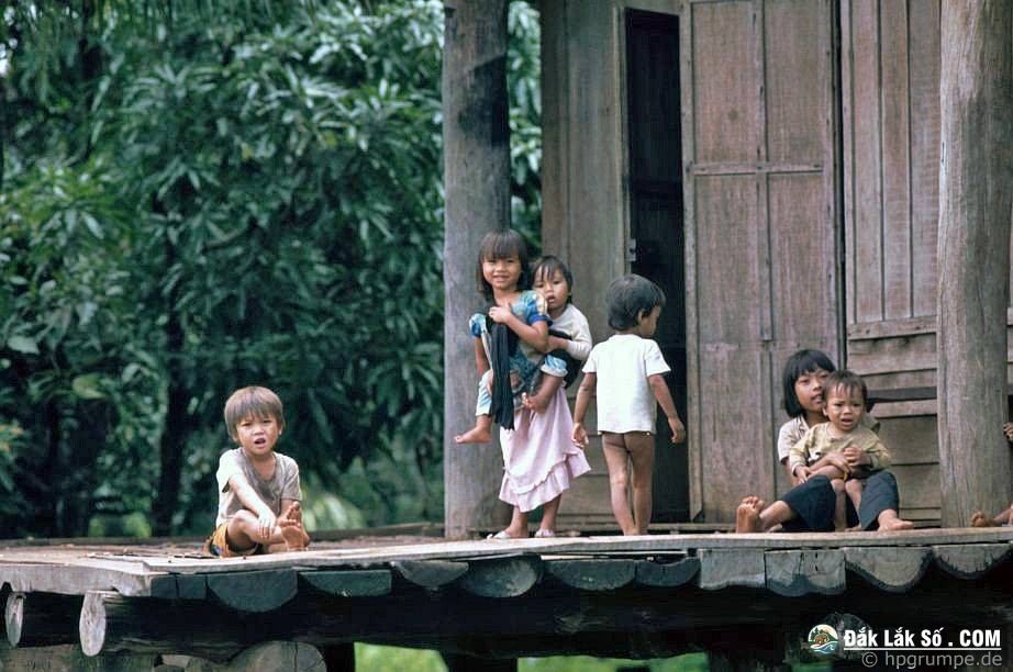 khac la chum anh mau ve buon ma thuot nam 1992 Hinh 10
