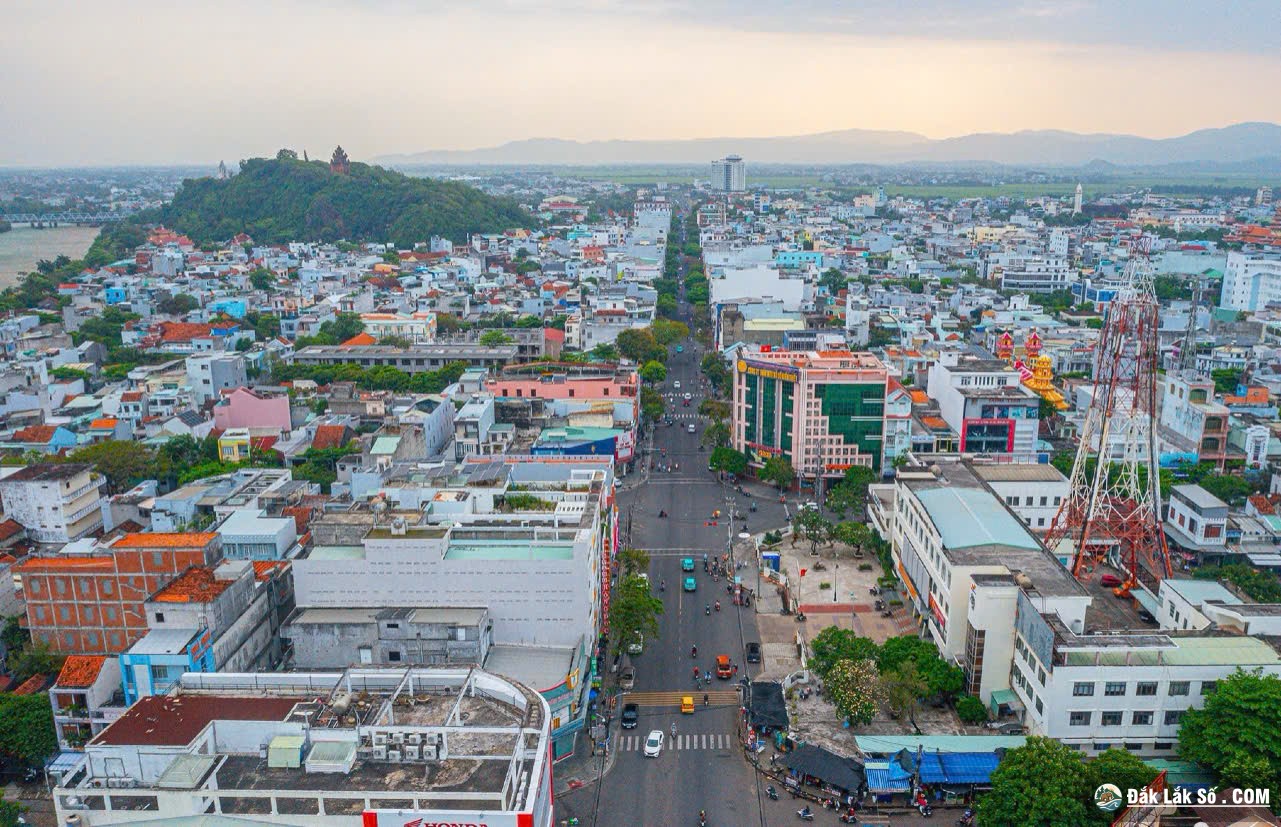 Phú Yên quê hương tôi - mảnh đất giàu truyền thống cách mạng, sau 50 năm thống nhất đất nước, đã trở thành một địa phương năng động và giàu tiềm năng phát triển. Ảnh: THANH NHÂN